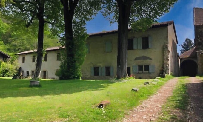 Villages du Lac de Paladru House | LA CHARTREUSE DE LA SYLVE BÉNITE, family home