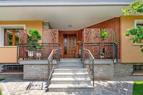 Castelletto Sopra Ticino House | La Casa Dei Girasoli-Lago Maggiore