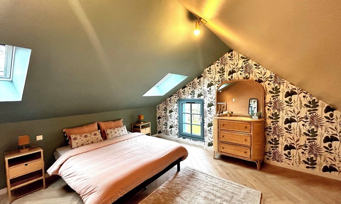 Moulins-le-Carbonnel House | La Cassine Bis is located in the heart of the most beautiful French village