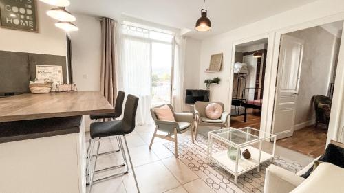 Vienne Apartment | La Cité Guillemaud 1930, parking, balcon et wifi