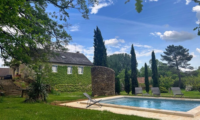 Savignac House | La Clé des Champs in Barbat, Nature-Filled Home with Pool in a Wooded Park