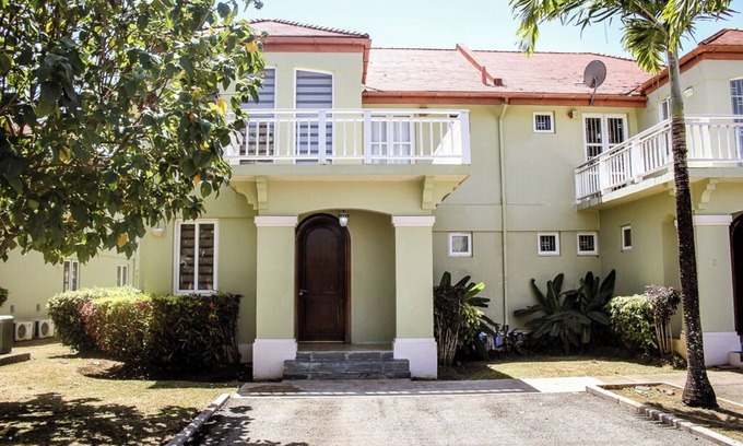Lowlands House | La Coterie Villa -Charming 3-bedroom villa with WiFi, AC in enjoyable Lowlands