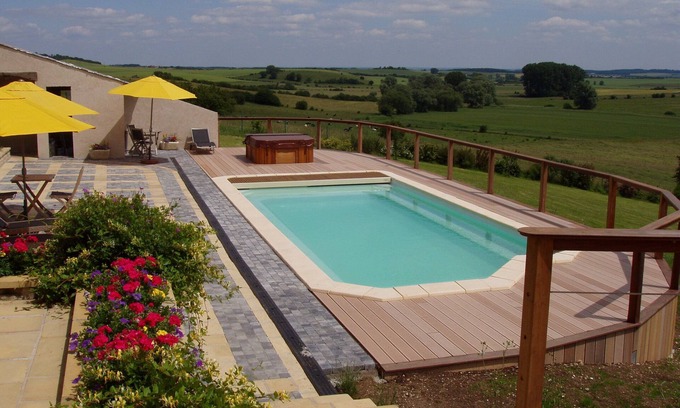 Berig-Vintrange House | LA DAME BLANCHE awaits you. The open view over the countryside will surprise you.