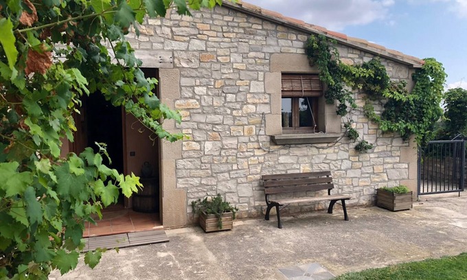 Aleny Cottage | La Farraja de Cal Farrés, rural house 1 h. from BCN: swimming pool, bbq, garden.