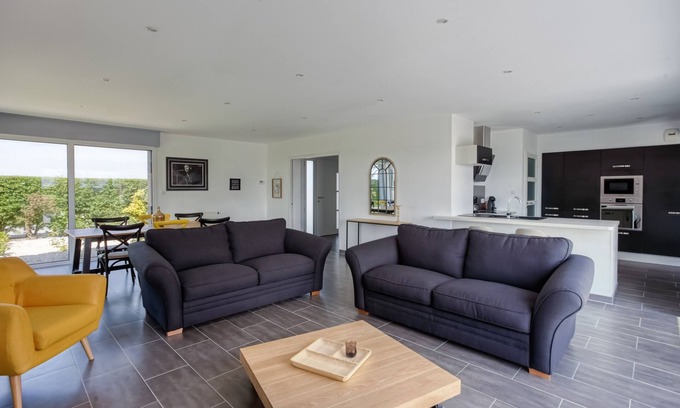 Bambecque House | La Fauconnière - Three Bedroom House, Sleeps 6