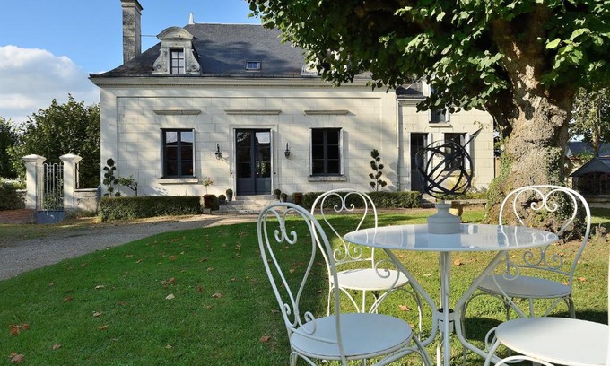Saint-Julien-de-Chedon Bed & Breakfast | La Folie Saint Julien