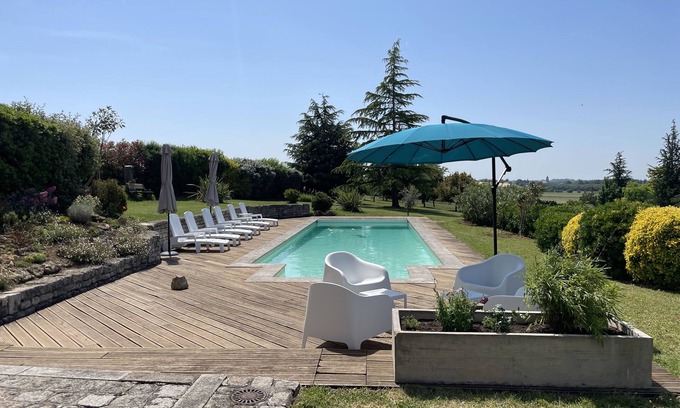 Nieul-sur-l'Autise House | LA FORGE: 4-star self-catering cottage with swimming pool in Vendée