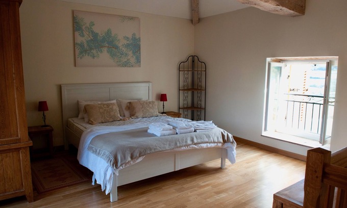 Vergisson Apartment | La Forge - Apartment private terrace, overlooking the pool and Roche de Solutré