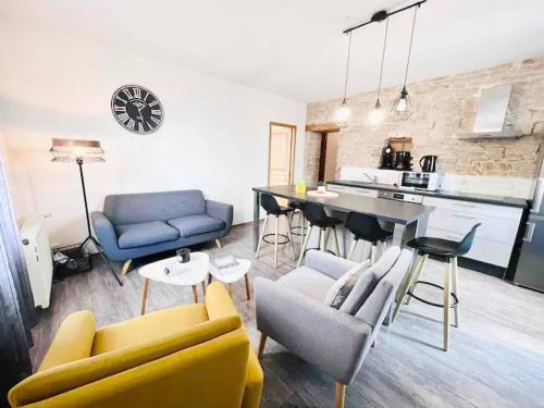 Faubourg-Raines Apartment | La Gare: 50m2, 4 Prs, 2 Ch - Proximité cité gastro