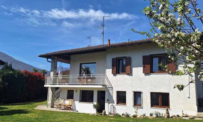 Maccagno House | La Tramontana, detached vacation home with beautiful garden close to the lake