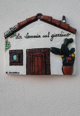 Pisticci House | La lammia sul giardino