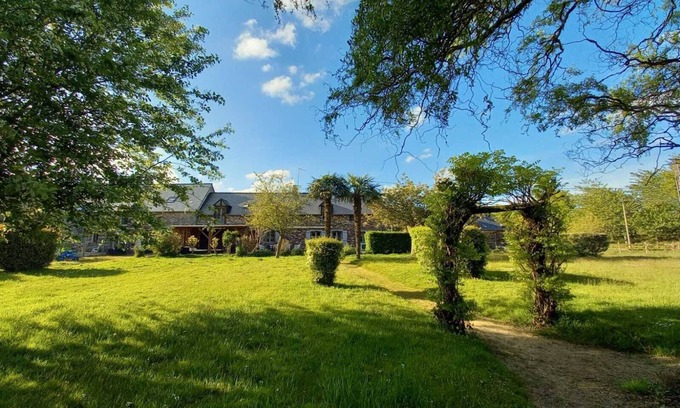 Paimpont House | La Lórien de Brocéliande, a large house on the edge of the forest (15 people)