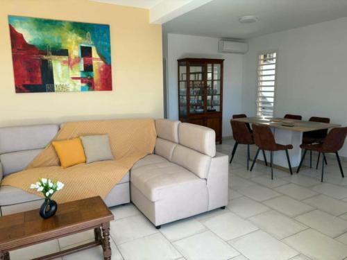 Sainte-Clotilde Apartment | LA MAISON COSY, F3 Moderne, Lumineux & Fonctionnel - 10 mn de L'aéroport Roland Garros