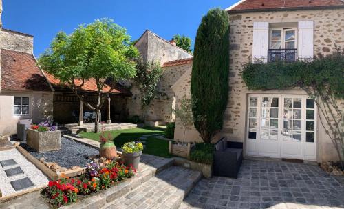 Chaumes-en-Brie House | La Maison d'Emilie - Chambres d'hôtes