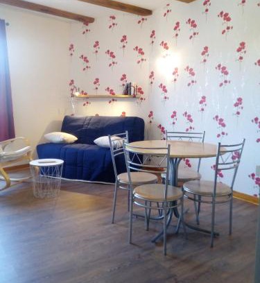 Jassat Apartment | La Maison en Cézallier - Poppies