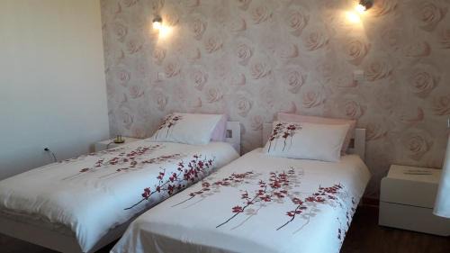 Jassat Bed & Breakfast | La Maison en Cézallier - Roses