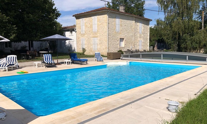 Saint-Seurin-de-Cadourne House | La Maison de Léandre – Heated Pool and Air Conditioning in the Heart of Médoc