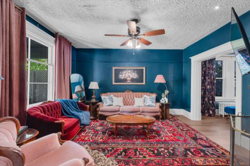 Moncton House | La Maison Victoria - 9 MINS- YQM Country Fest