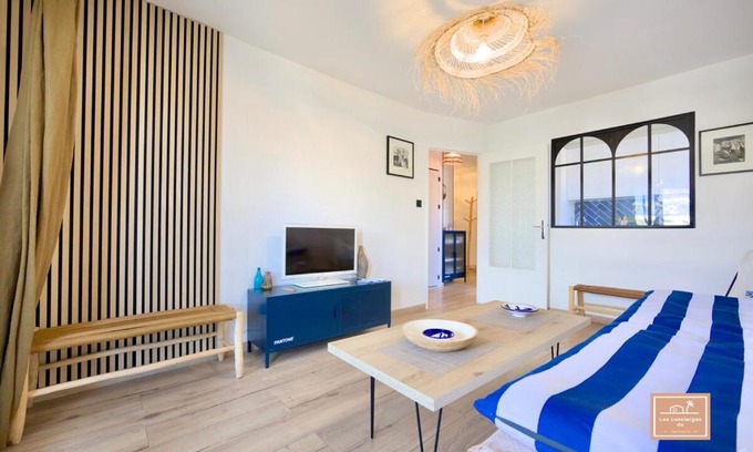 Saint-Mandrier-sur-Mer Apartment | La Mandriote, plage à pied et clim