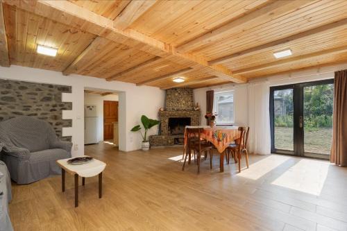 Dimi House | La-Marti, Idyllische Unterkunft mit Kamin