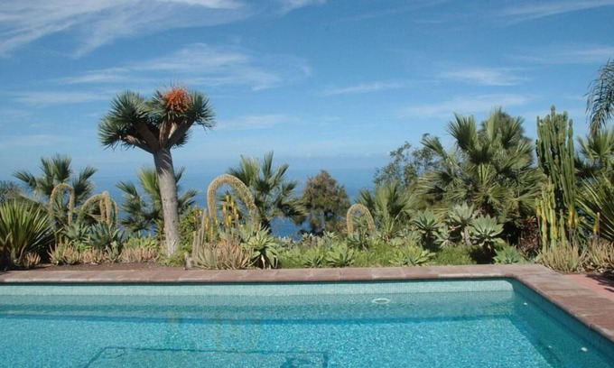 La Matanza de Acentejo House | La Matanza - Villa near the coast with furnished patio & shared pool