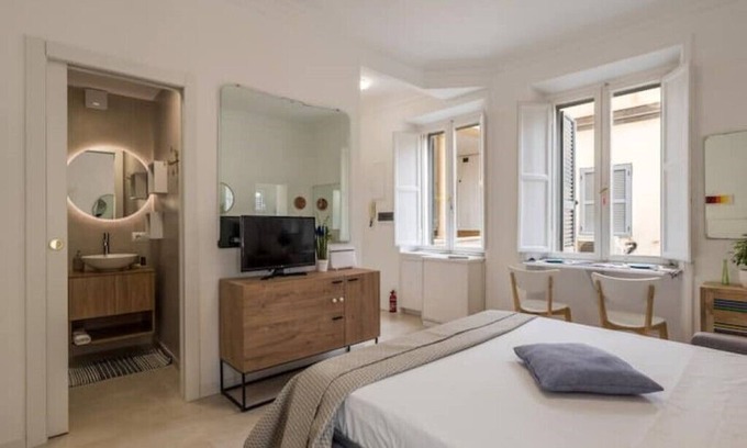 Rione XIV Borgo Apartment | La Nuova Piccola Pietra del Vaticano