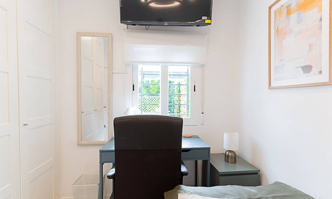 Simancas Bed & Breakfast | La Paz: Room with Bolivian essence and comfort in Madrid