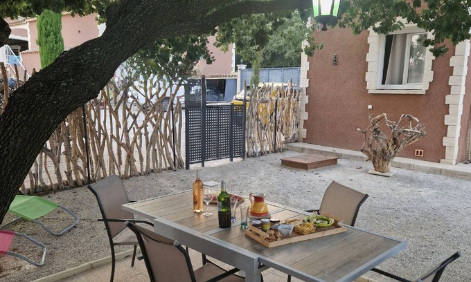 Connaux House | La Petite Maison Dans la Vigne
