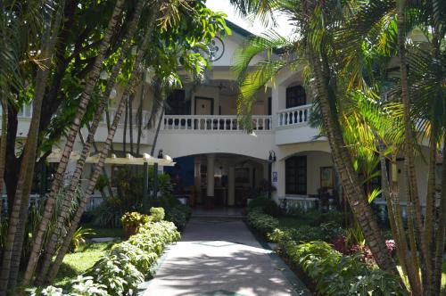 Bais City Hotel | La Planta Hotel and Restaurant, Inc.