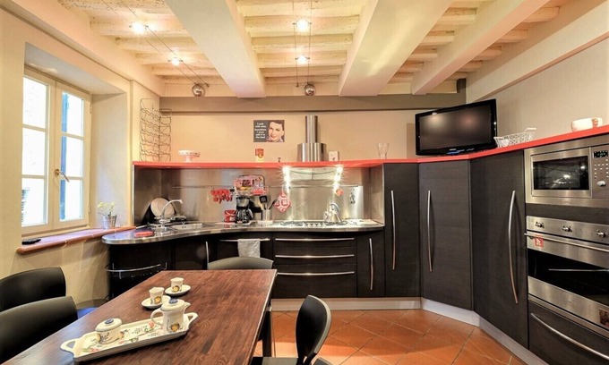 Lucca Historical Center Apartment | La Quarquonia apartment with AC, wifi and outside private court