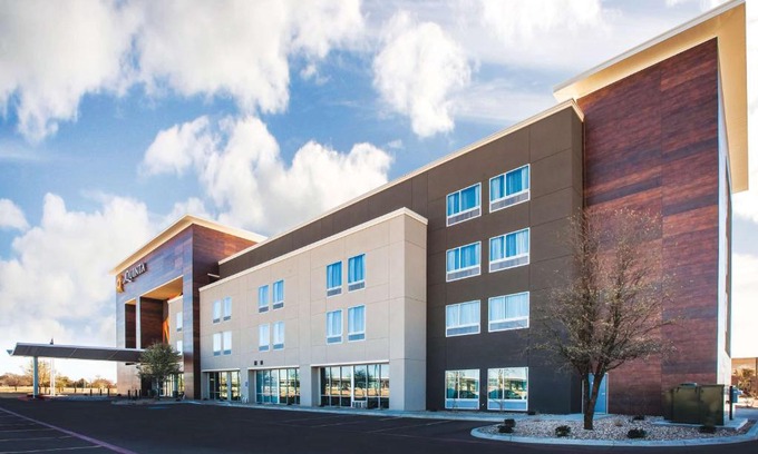 Lubbock Hotel | La Quinta by Wyndham Lubbock South