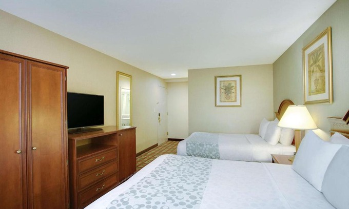 Queens Hotel | La Quinta Inn by Wyndham Queens (New York City)