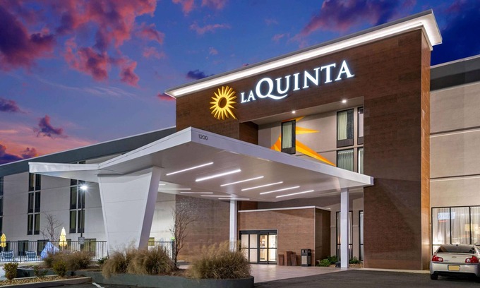 Columbus Hotel | La Quinta Inn & Suites by Wyndham Columbus MS
