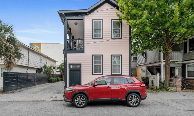 Cannonborough Elliotborough Apartment | La Rose | Bright and Comfortable Downtown Home