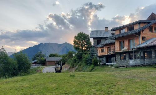 Albiez-Montrond Ski Chalet | La scierie de la grande ourse