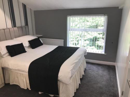 Prestwich Apartment | La Suisse Serviced Apartments