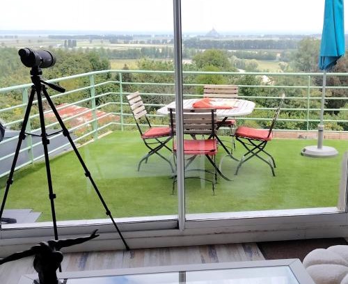 Roz-sur-Couesnon Apartment | La Terrasse du Mont St Michel, vue imprenable, appartement cosy pour 4 pers