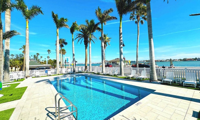 Pass-a-Grille Historic District Apartment | La Tortuga Historic Pass A Grille St Pete Beach Unit 6 thru 8