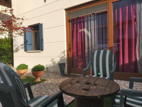 Fontanafredda House | La tua casa meravigliosa con giardino