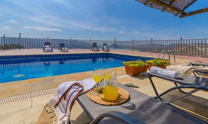 Iznajar House | La Villa del Lago Iznájar by Ruralidays