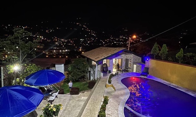 Copacabana House | LA Villa HR Tú Espacio de Descanso y Diversión.👙🐩😎 Medellín- Copacabana