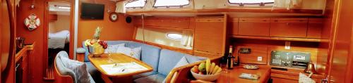 Tucepi Boat Rental | Lady Butterfly