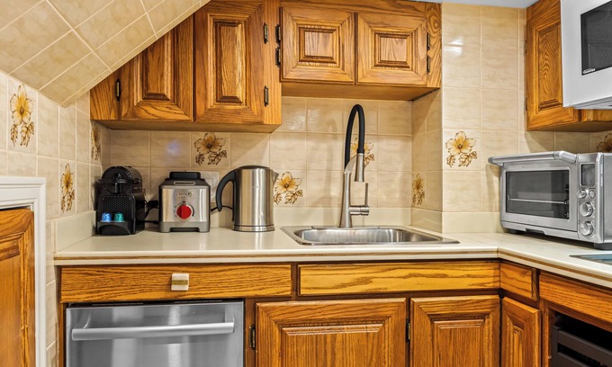 Shaughnessy House | LaGrande Suite | Sauna | 2 Bikes| Prefect Getaway!