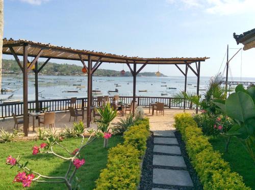 Mushroom Bay Resort | Laguna Reef Huts