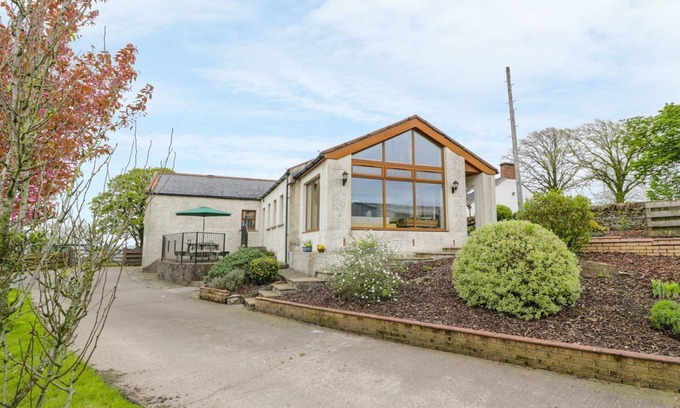 Lochmaben House | LAIRD HOUSE, family friendly, with open fire in Lochmaben