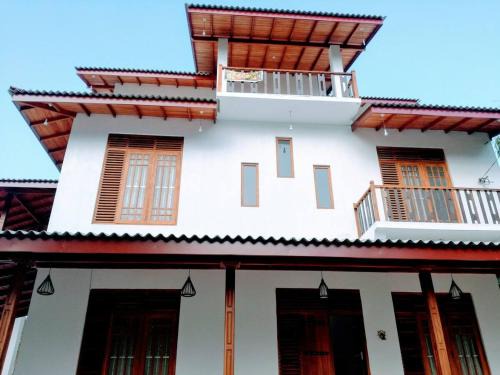 Tangalle Bed & Breakfast | Lakdiw Lake Resort