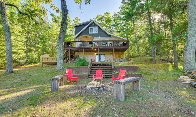 Herron Cottage | Lake Access & Dock: Remote Mio-Area Cottage