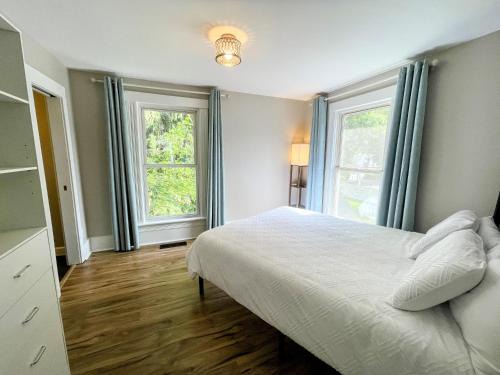Chelan Hotel | Lake Chelan Manor Room #4