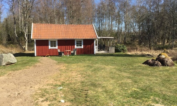 Vederslov House | Lake-close location in Småland