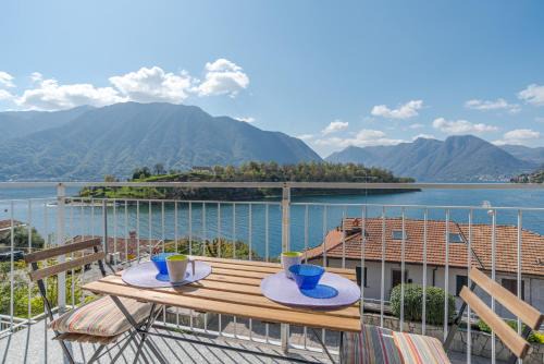 Ossuccio Apartment | Lake Como Apartment with Balcony and Private Parking
